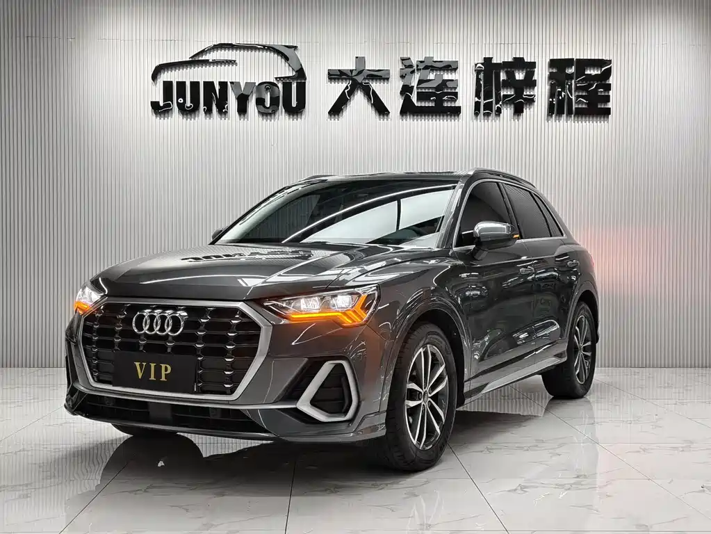 Audi Q3 2022 — фото 1