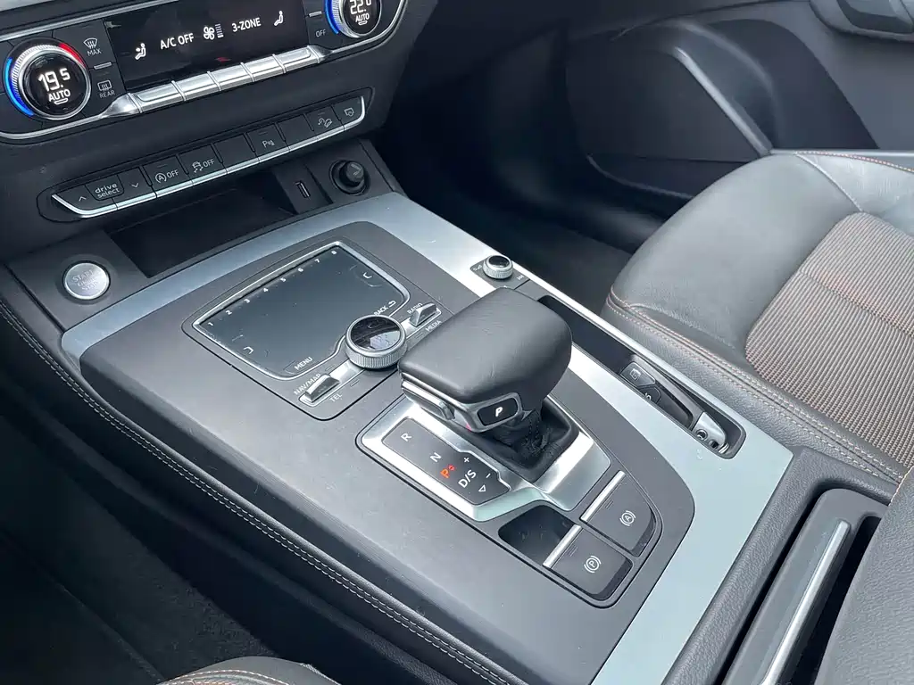 Audi Q5L 2019 — фото 17