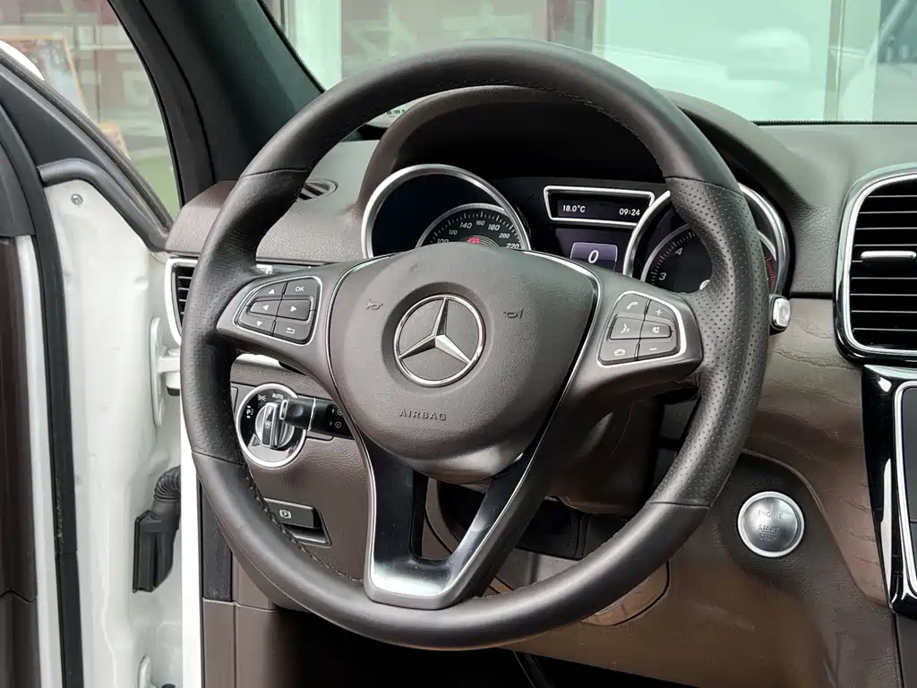 Mercedes-Benz GLE 2016 — фото 14