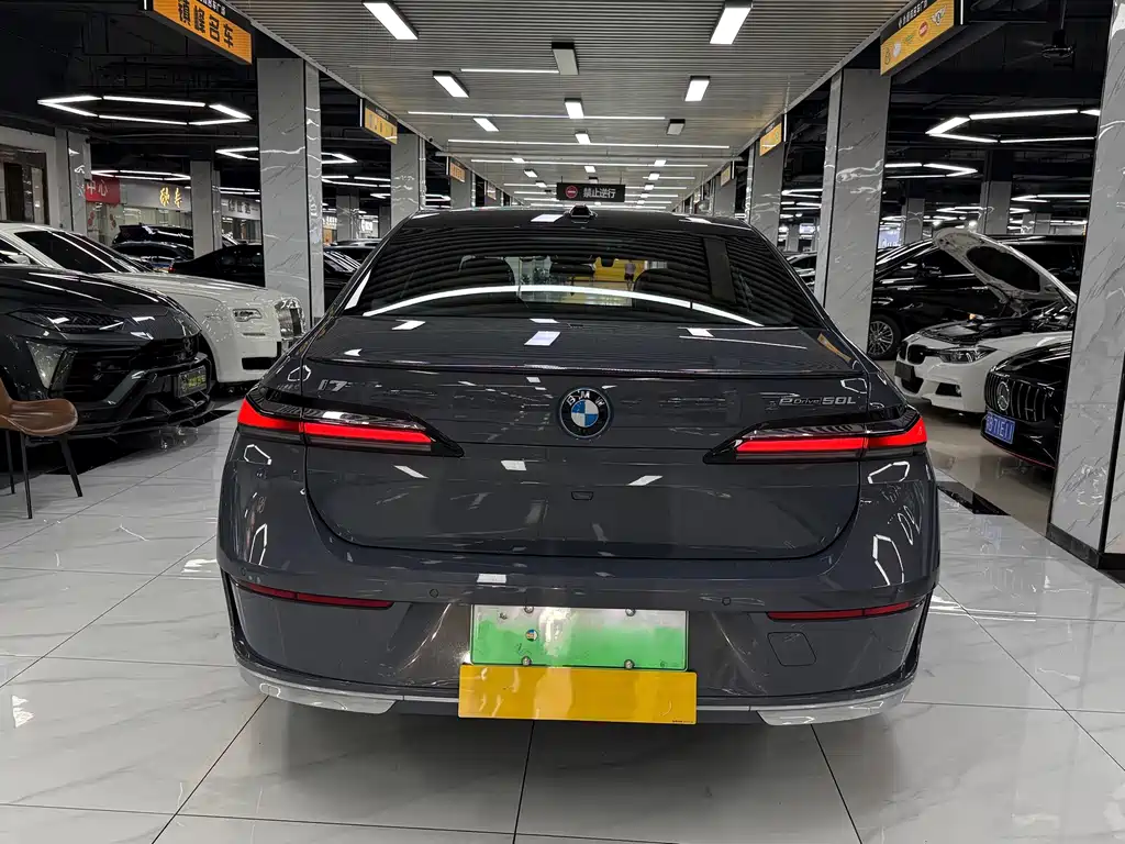 BMW i7 2023 — фото 4