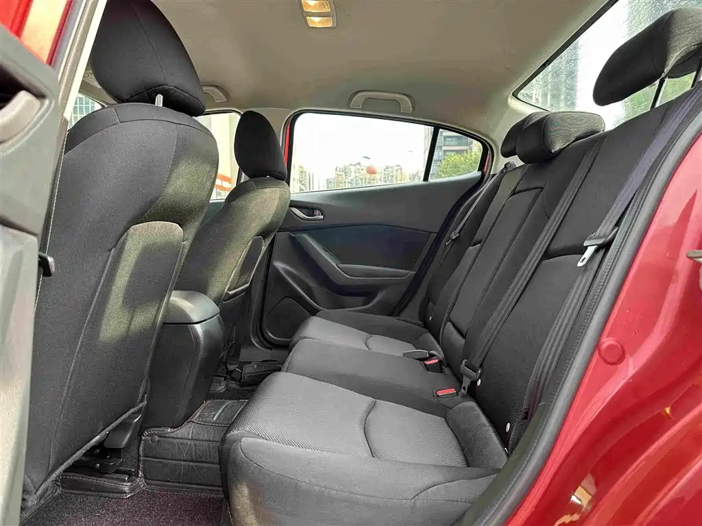 Mazda 3 Axela 2019 — фото 18
