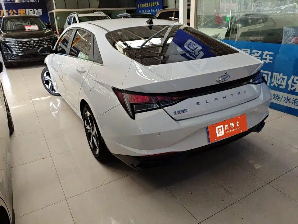 Hyundai Elantra 2022 — фото 3