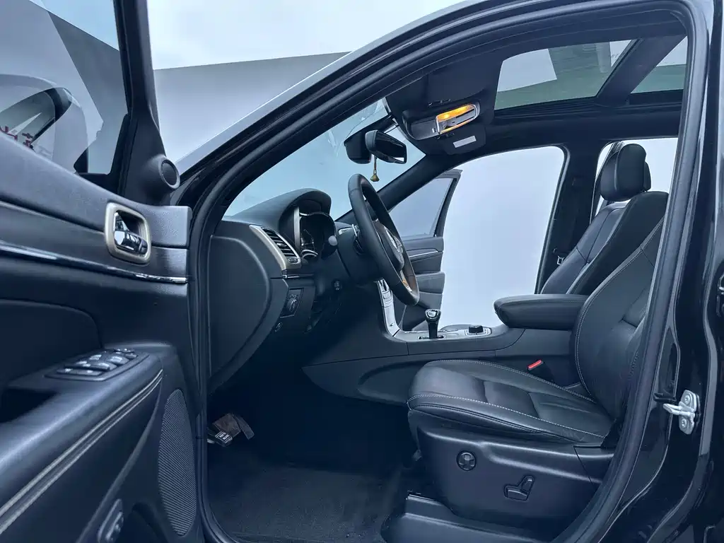 Jeep Grand Cherokee 2015 — фото 14
