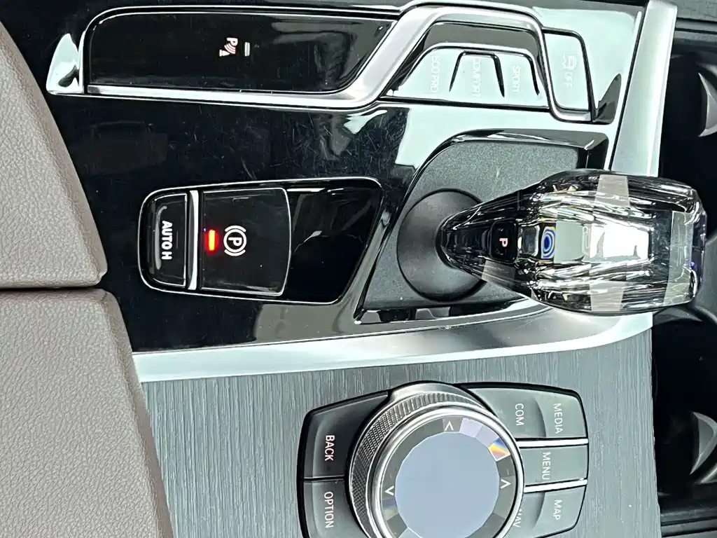 BMW 5 Series 2023 — фото 28