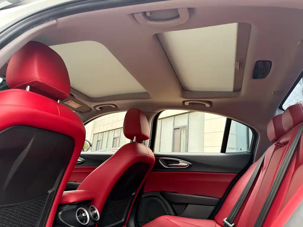 Alfa Romeo Giulia Juliet 2020 — фото 16