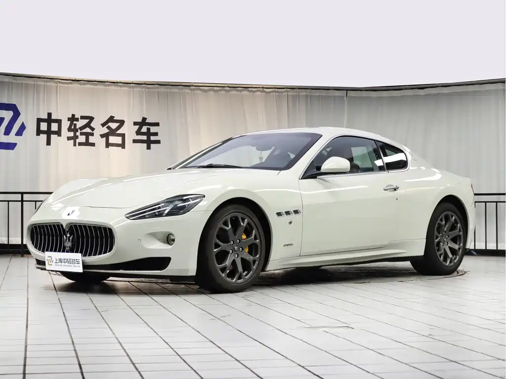 Maserati GranTurismo 2013 — фото 1