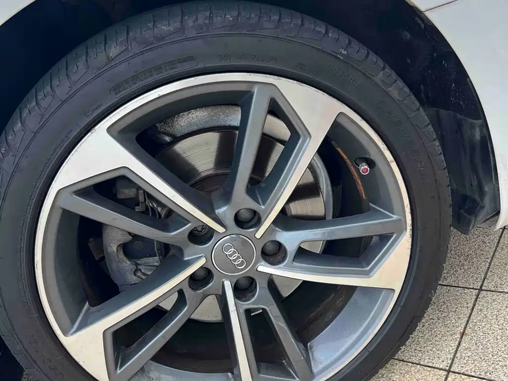 Audi A4L 2019