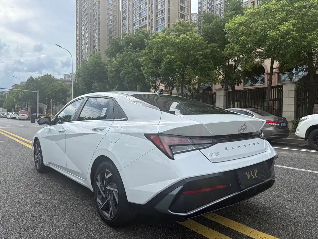Hyundai Elantra 2025