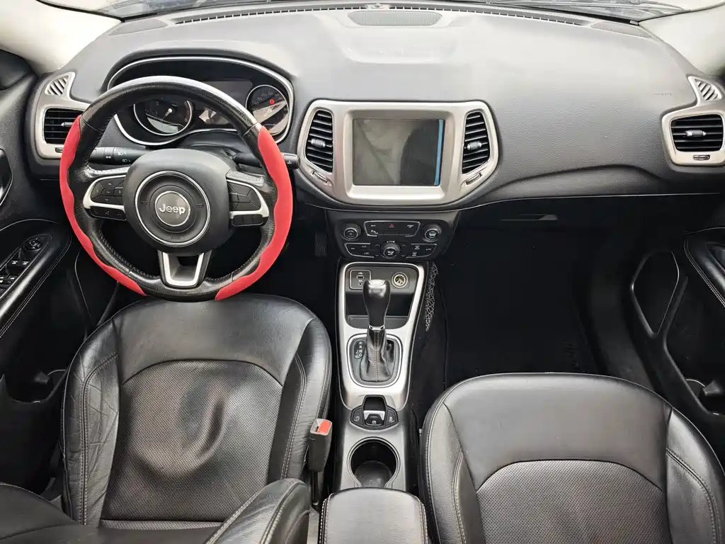 Jeep Compass 2017 — фото 13
