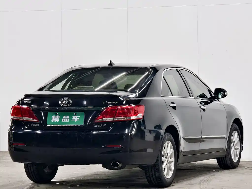 Toyota Camry 2011 — фото 4