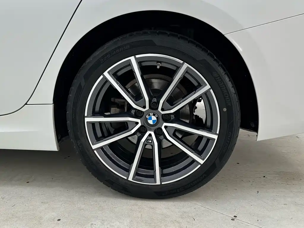 BMW 3 Series 2023 — фото 17