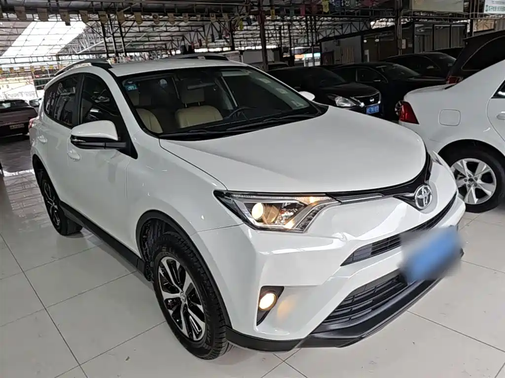 Toyota RAV4 2018 — фото 4