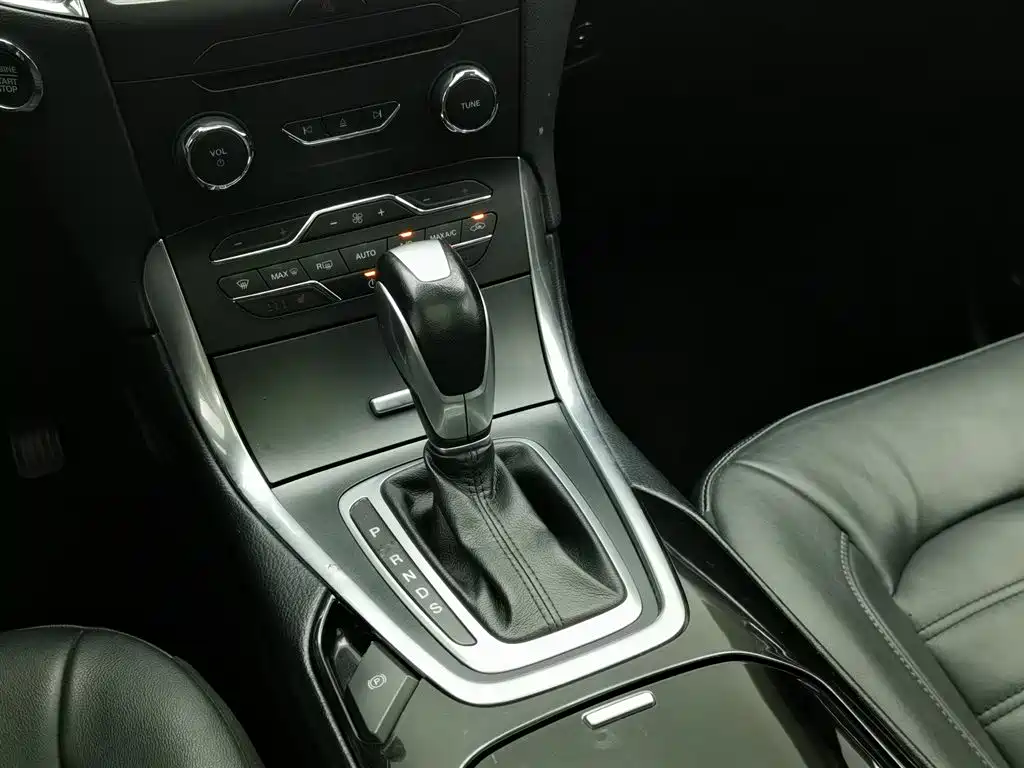 Ford Edge 2017 — фото 13