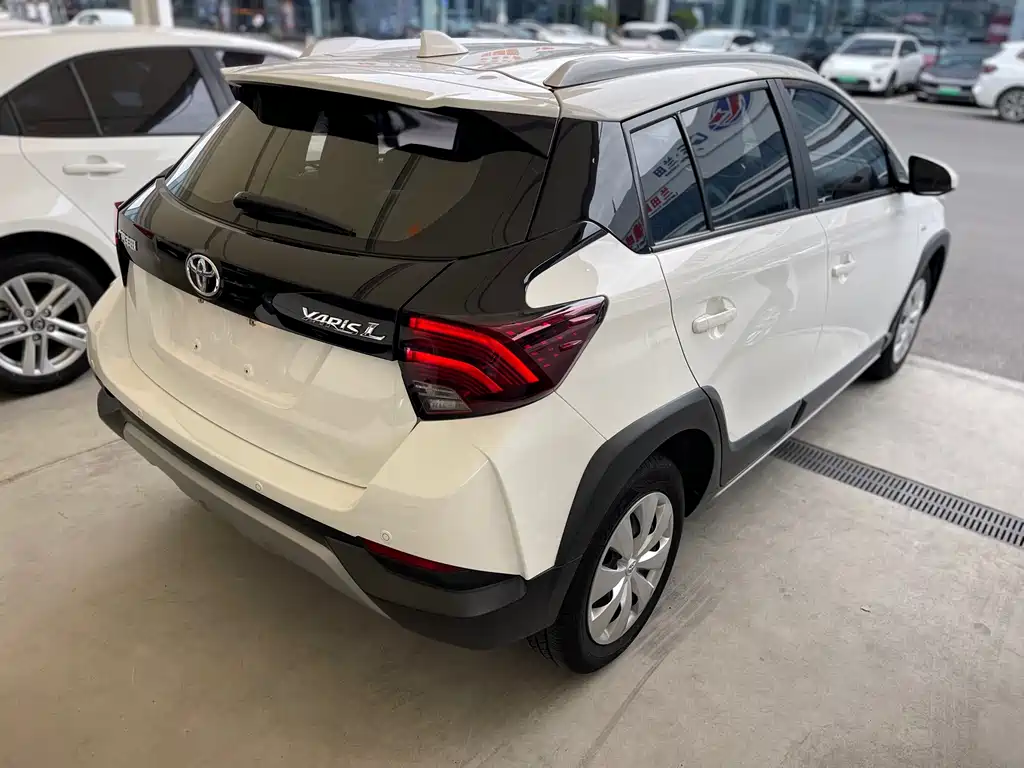 Toyota Yaris L 2020 — фото 12