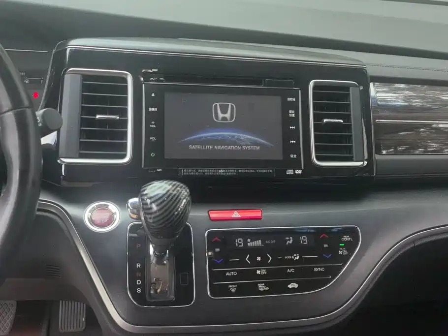 Honda Elysion 2018 — фото 16