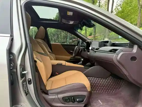 Lexus ES 2021