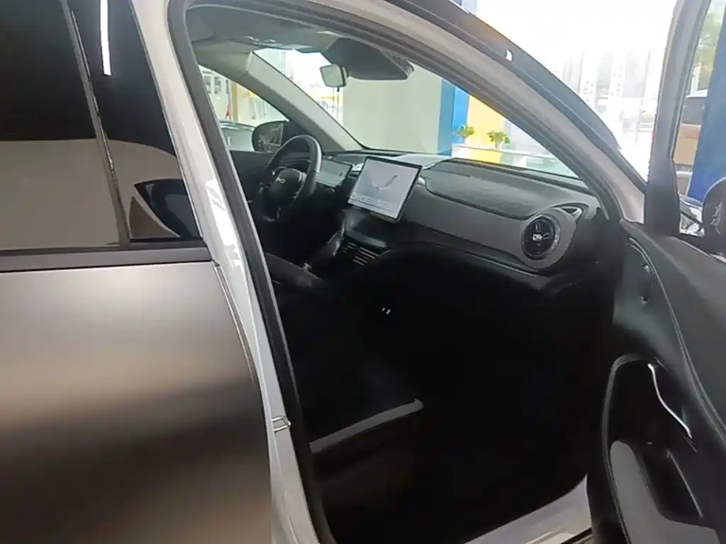 BYD Seal 05 DM-i 2025 — фото 25