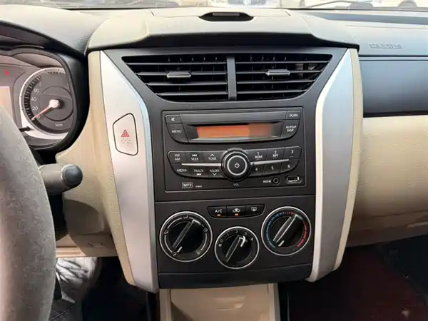 Venucia R50 2014