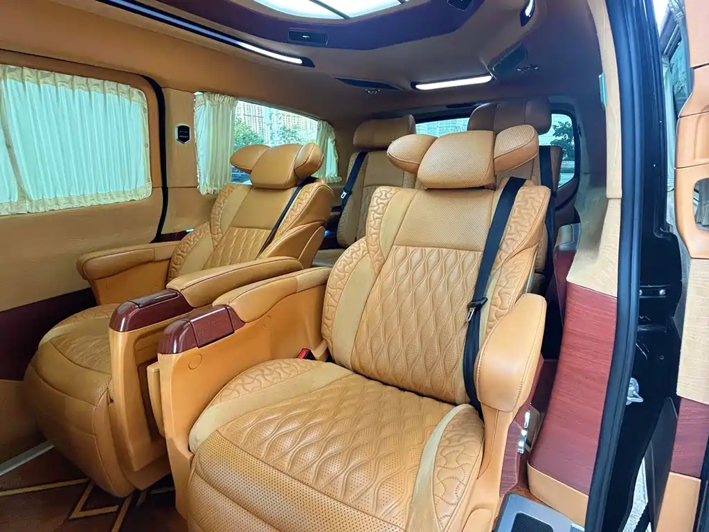 Mercedes-Benz V-Class 2019 — фото 10