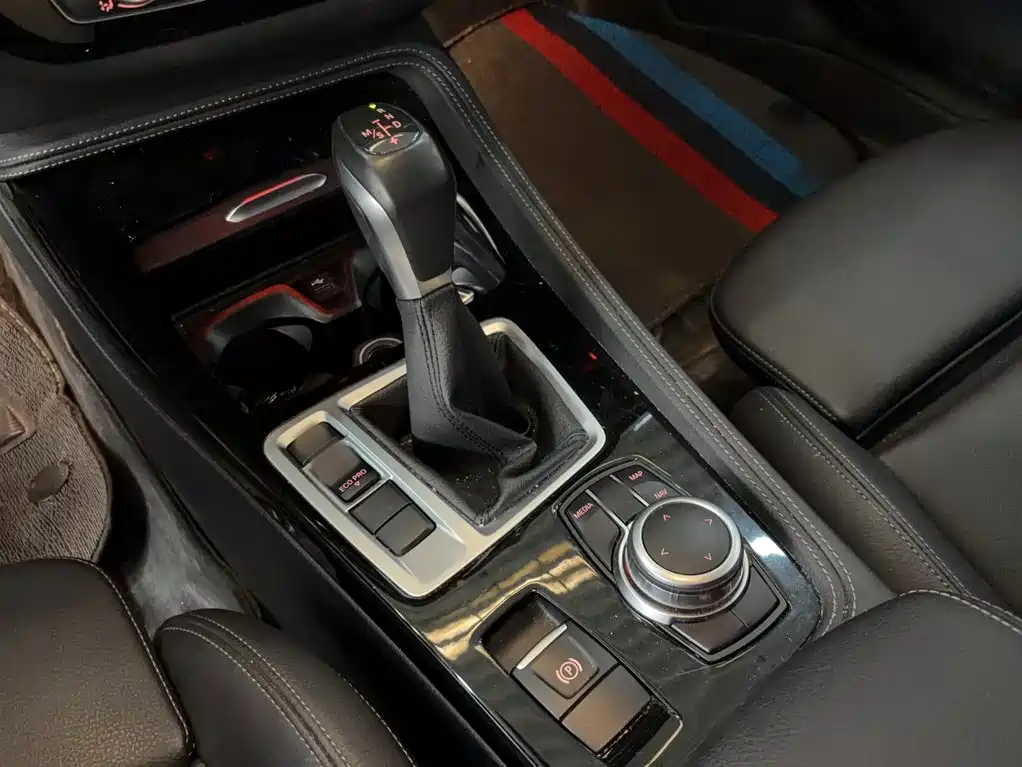 BMW 1 Series 2019 — фото 11