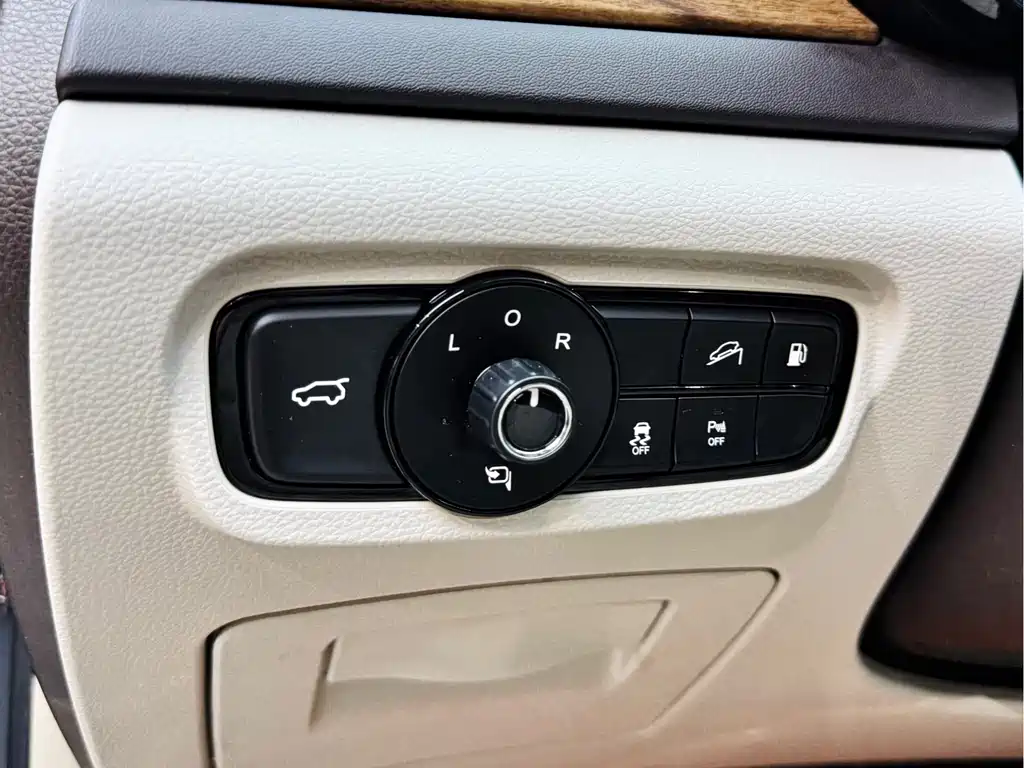 GAC Motor Trumpchi GS8 2017 — фото 21