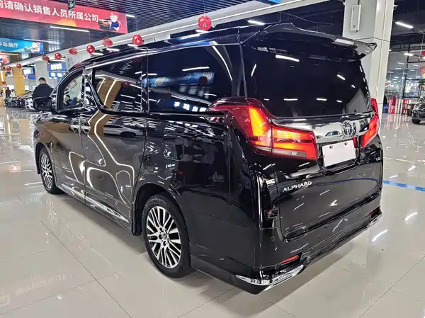 Toyota Alphard 2015
