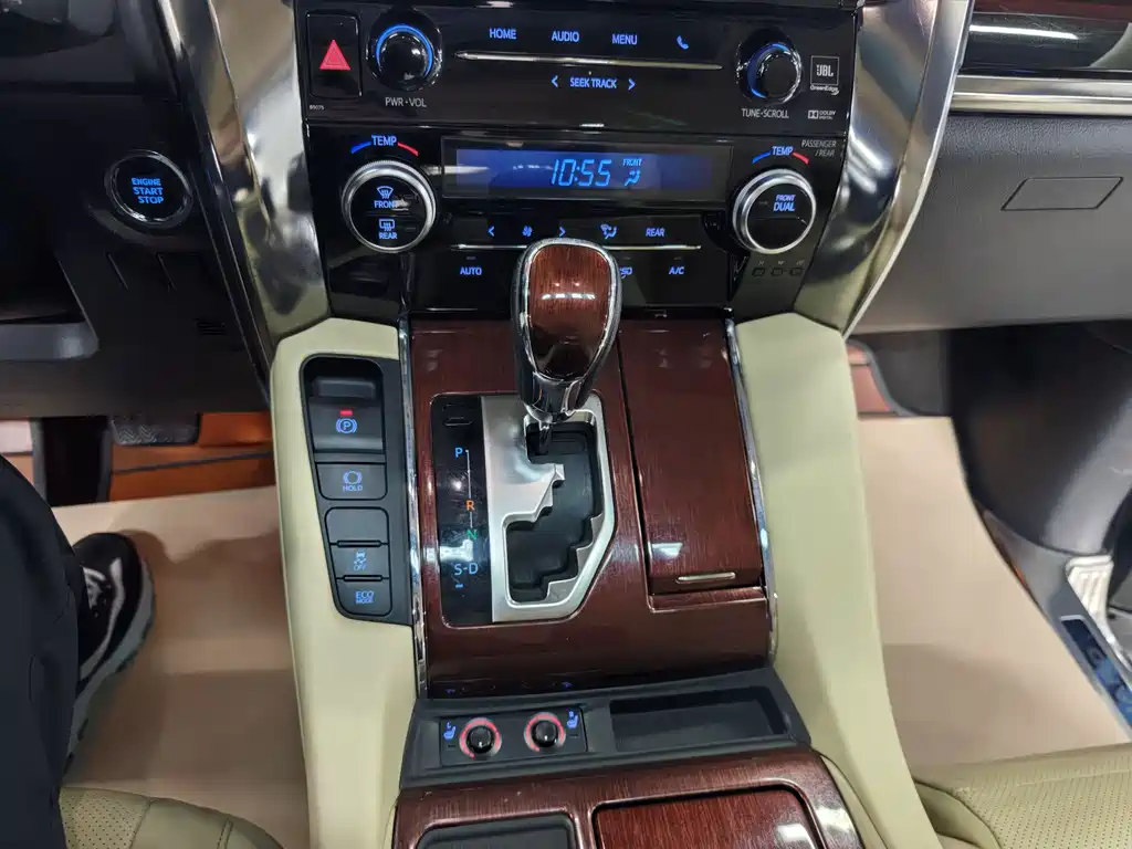 Toyota Alphard 2017 — фото 13