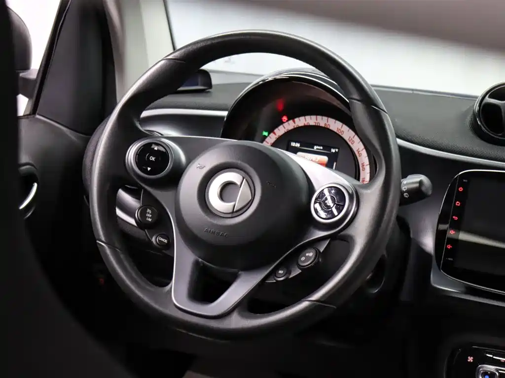 smart Fortwo 2018 — фото 13