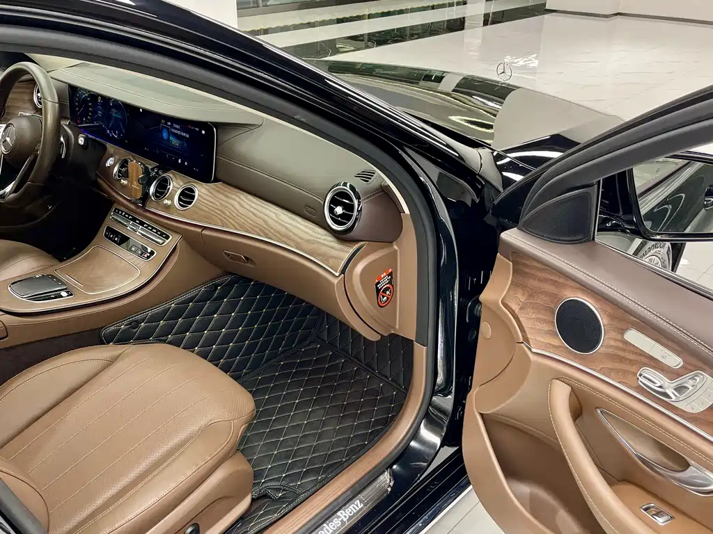 Mercedes-Benz E-Class 2021 — фото 15