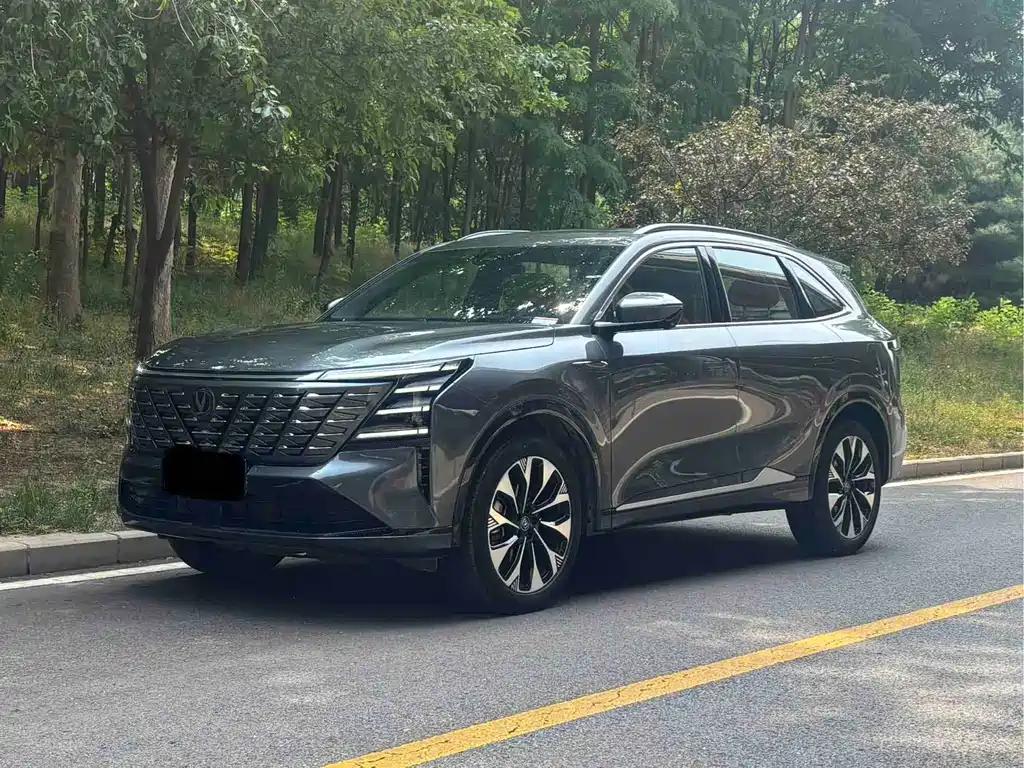 Changan CS75 PLUS 2025 — фото 1
