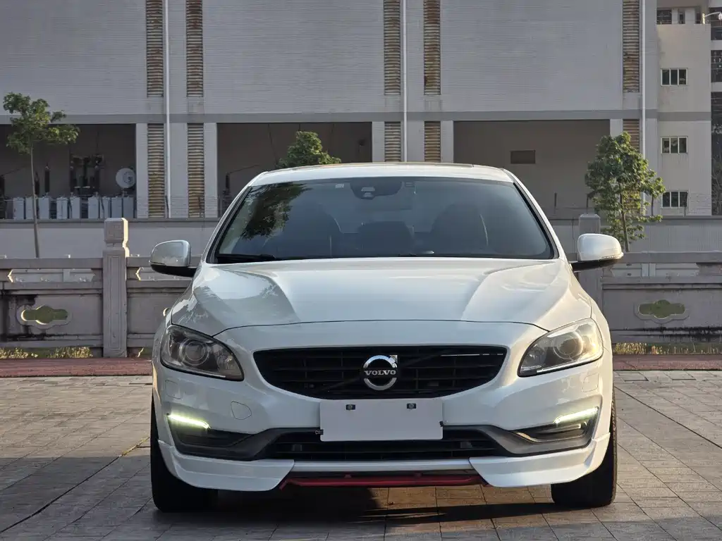 Volvo S60 2016 — фото 2