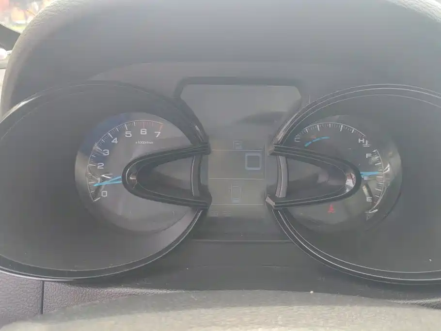 Dongfeng Fengshen AX7 2015 — фото 14