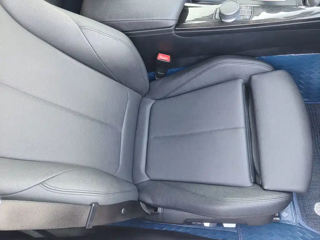 BMW 3 Series 2018 — фото 18