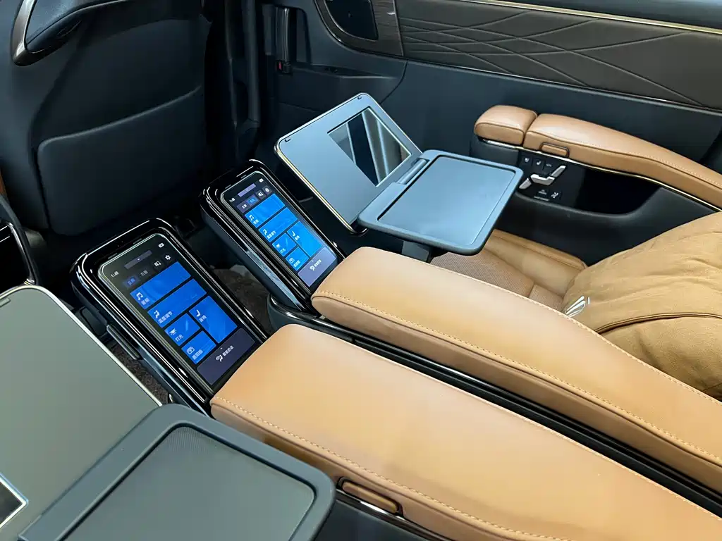 Toyota Vellfire 2023 — фото 13
