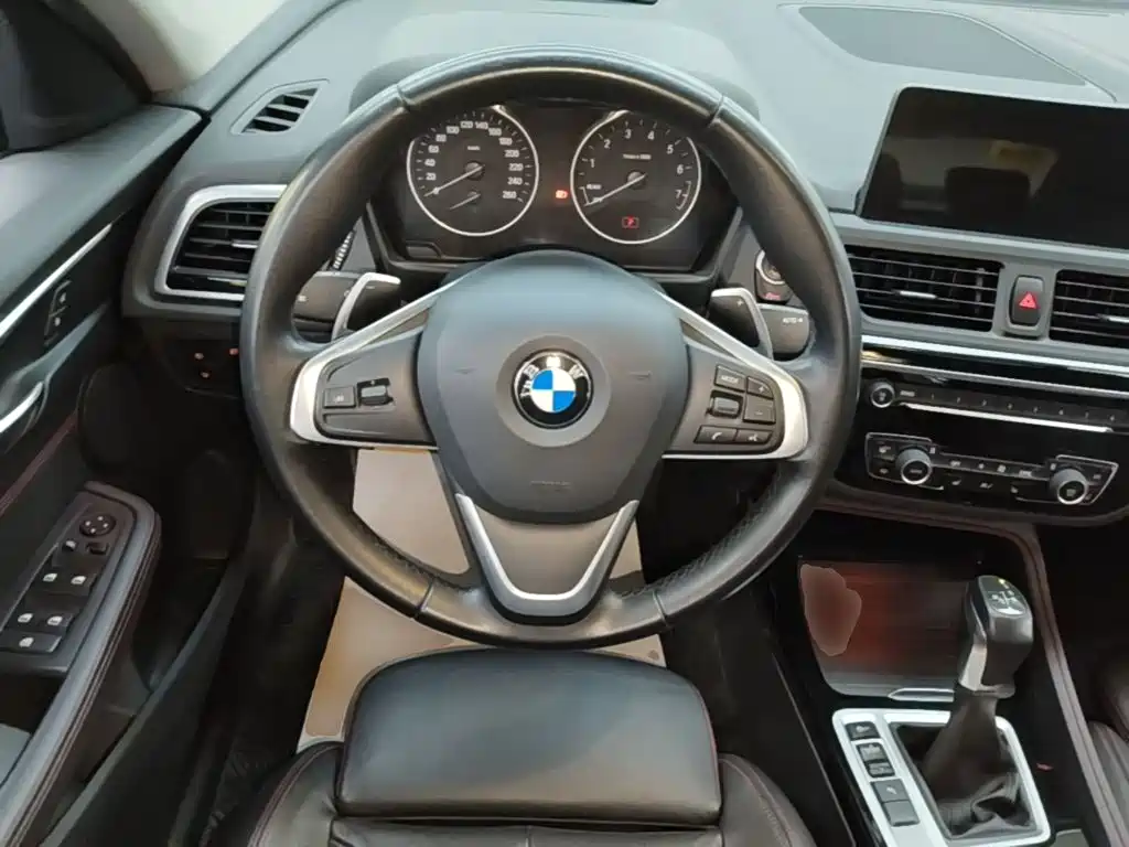 BMW 1 Series 2017 — фото 11
