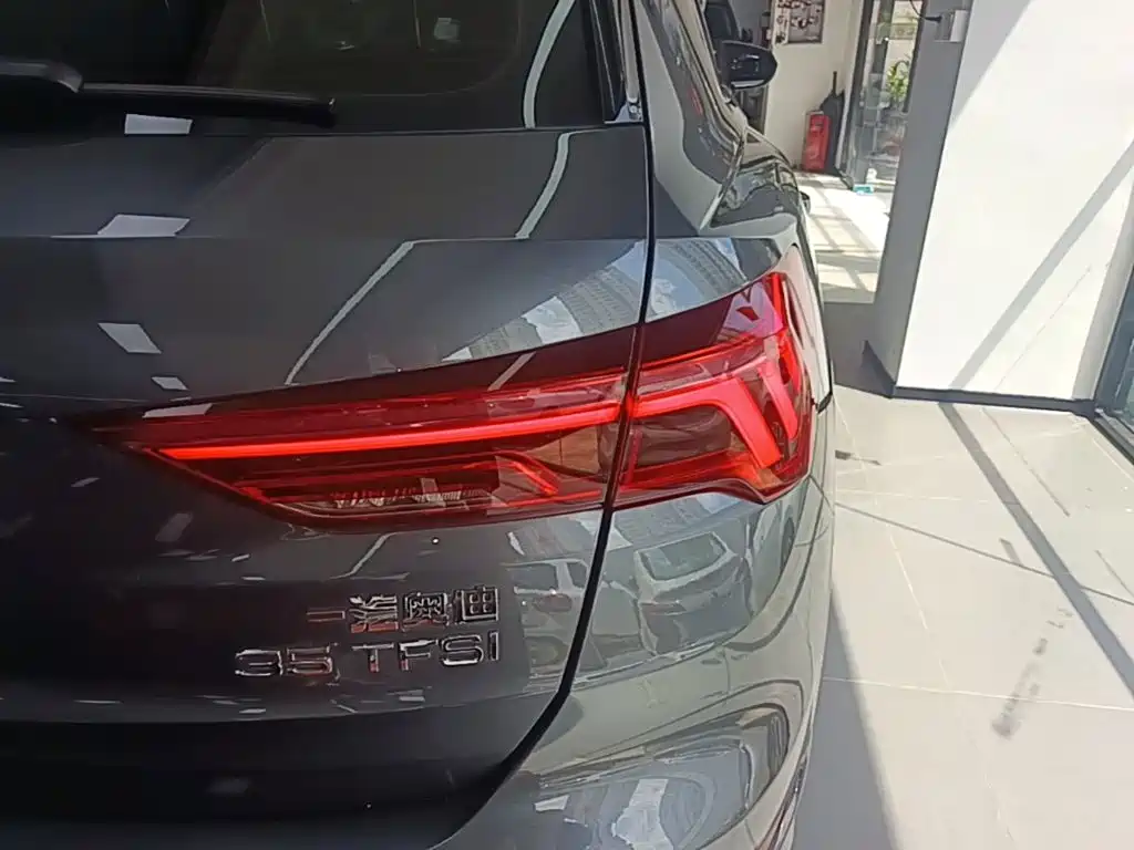 Audi Q3 2020 — фото 8