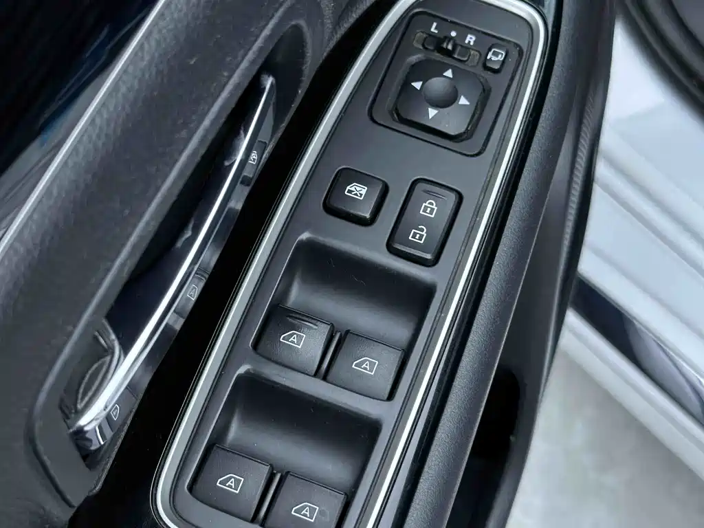 Mitsubishi Outlander 2022 — фото 9