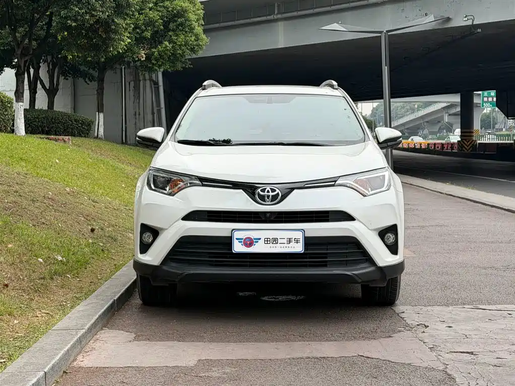 Toyota RAV4 2018 — фото 2
