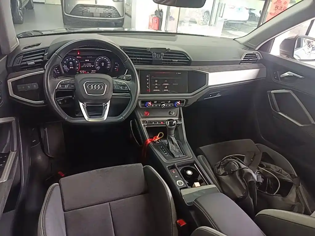 Audi Q3 2020 — фото 10