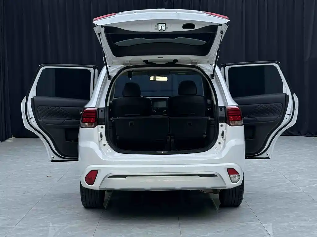 Mitsubishi Outlander 2022 — фото 14