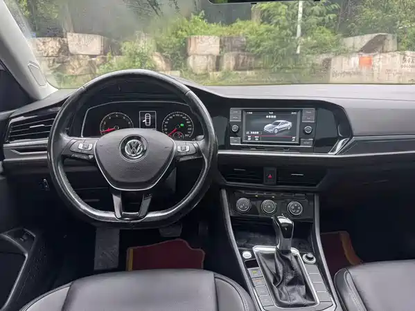 Volkswagen Sagitar 2020