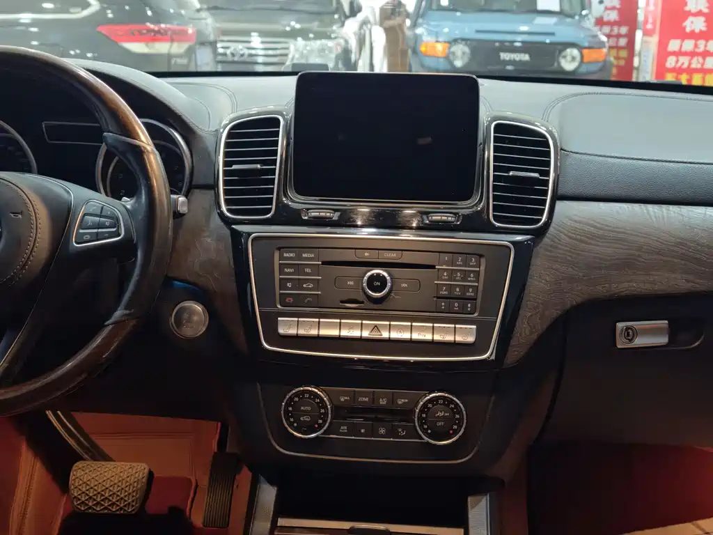 Mercedes-Benz GLS 2016 — фото 16