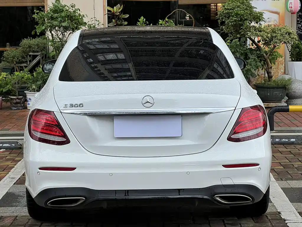 Mercedes-Benz E-Class 2017 — фото 12