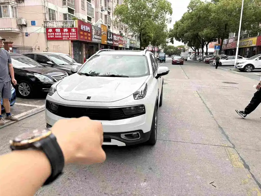 Lynk & Co 01 2019