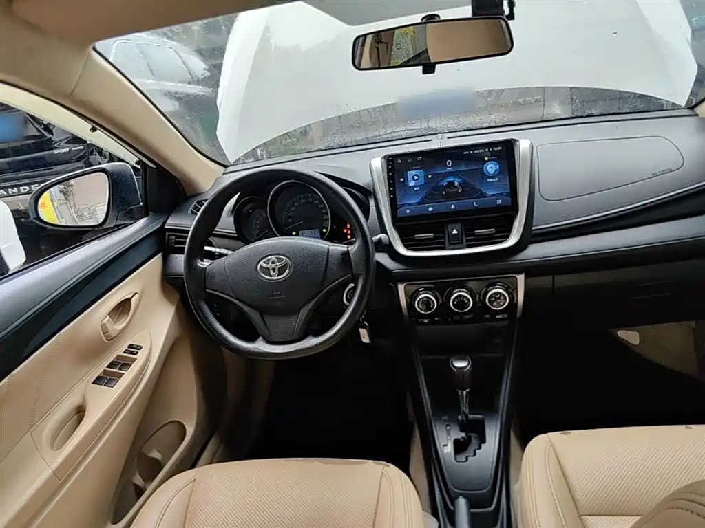 Toyota Yaris L 2019 — фото 10
