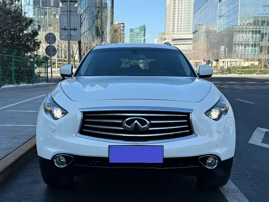 Infiniti QX70 2015 — фото 2