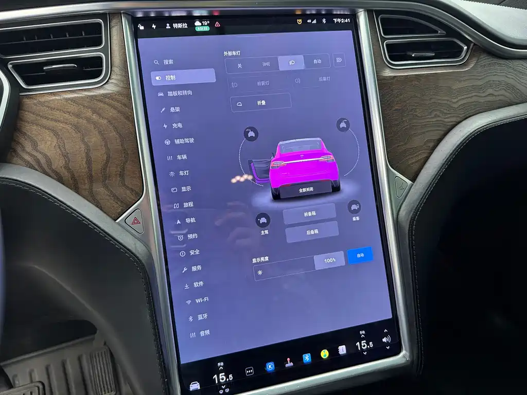 Tesla Model X 2017 — фото 37