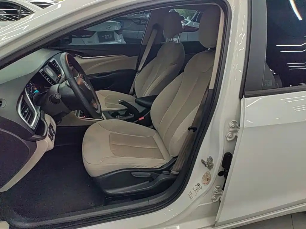 Buick Excelle 2015 — фото 15