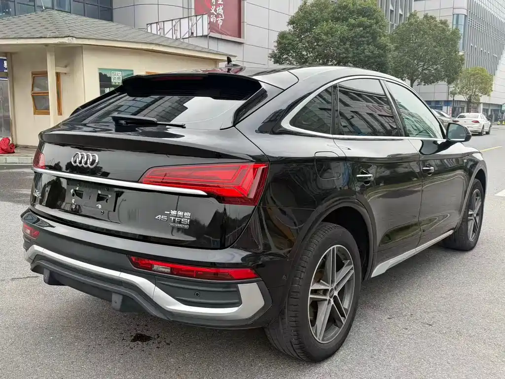 Audi Q5L Sportback 2022 — фото 17
