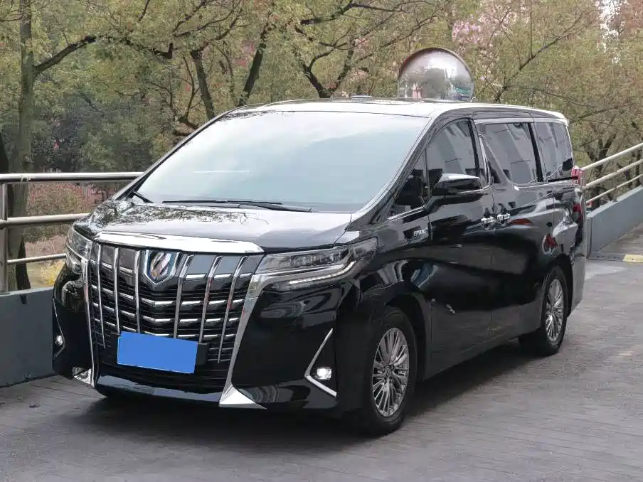 Toyota Alphard 2023 — фото 1